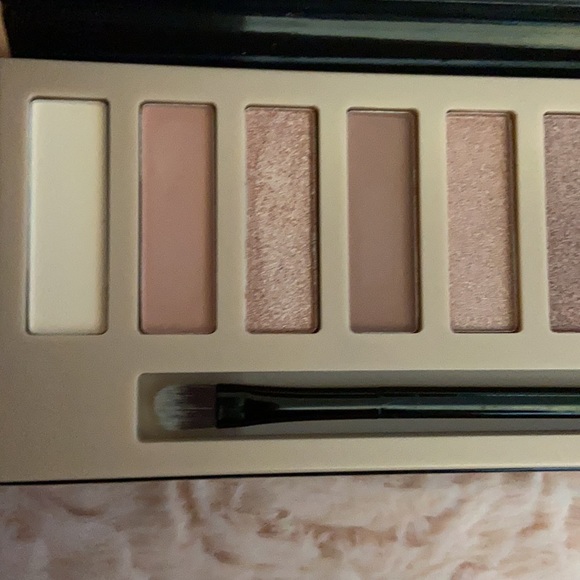 L.A. Girl eyeshadow collection Nudes - Picture 3 of 6
